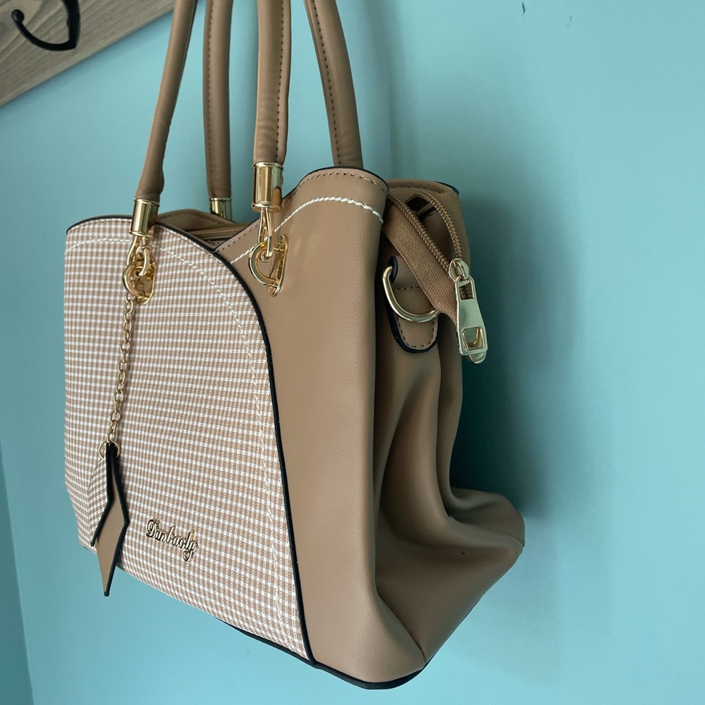 Chic Danbaloy Tan and Cream Satchel Purse  Like New Condition!!! - Picture 3 of 13